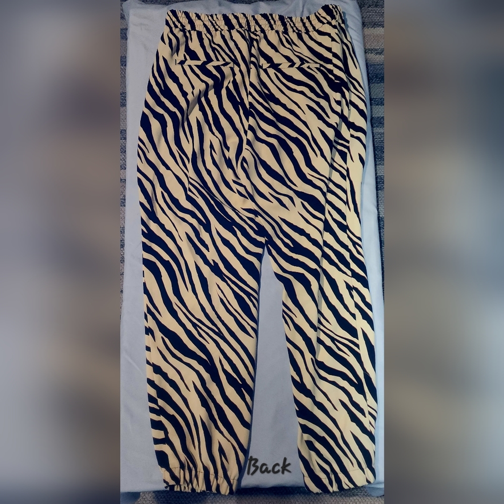 Express Black and Cream Zebra Print Cropped Pants - Picture 2 of 10